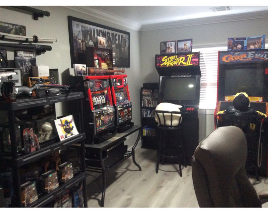 B Office Wall 1  action figure collectible - Main Image 2