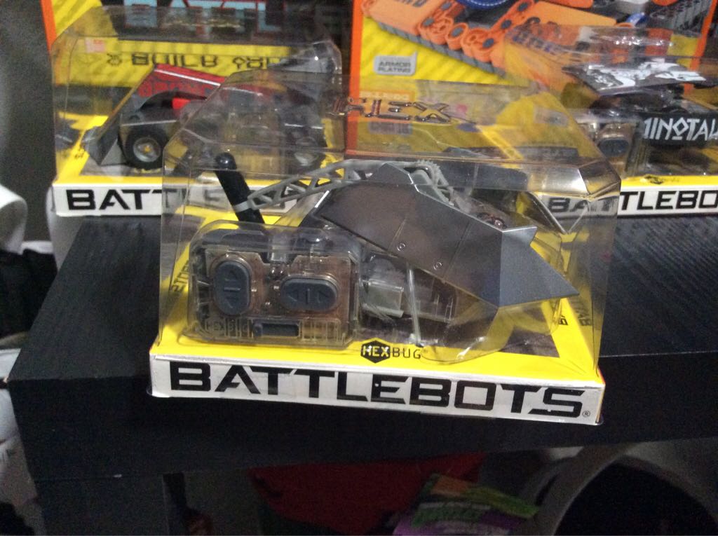 *M2 Machines Chevrolet Apache Cameo 10 Square Body Truck R86 21-10 In Box New!