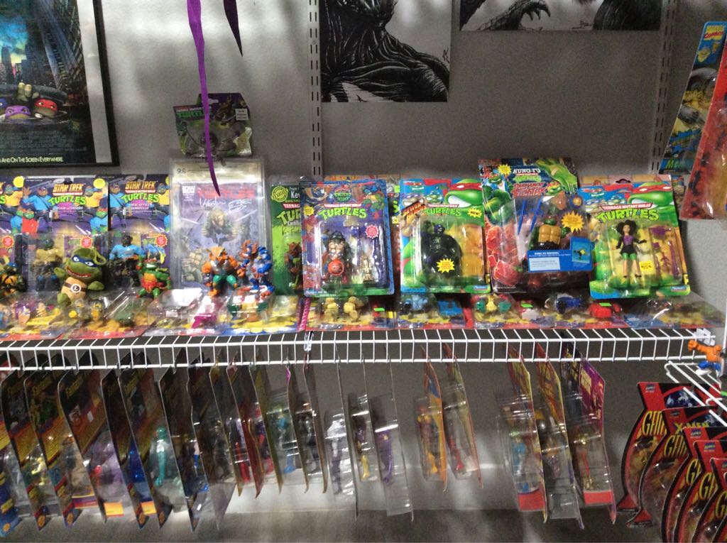 B 90s Room Wall 1  action figure collectible - Main Image 2