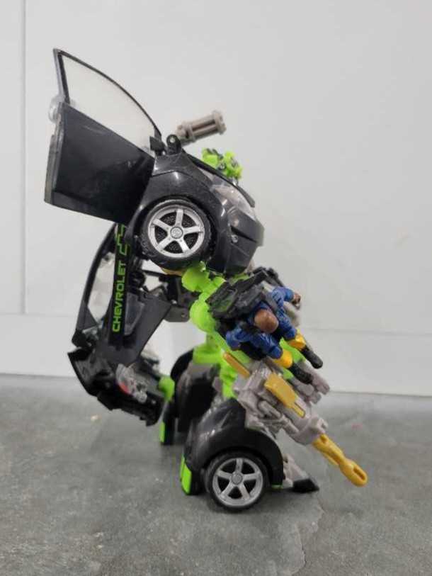 Skids With Tech Sergeant Epps And Elita-1 Robot Mode - Hasbro (Human Alliance) action figure collectible - Main Image 3