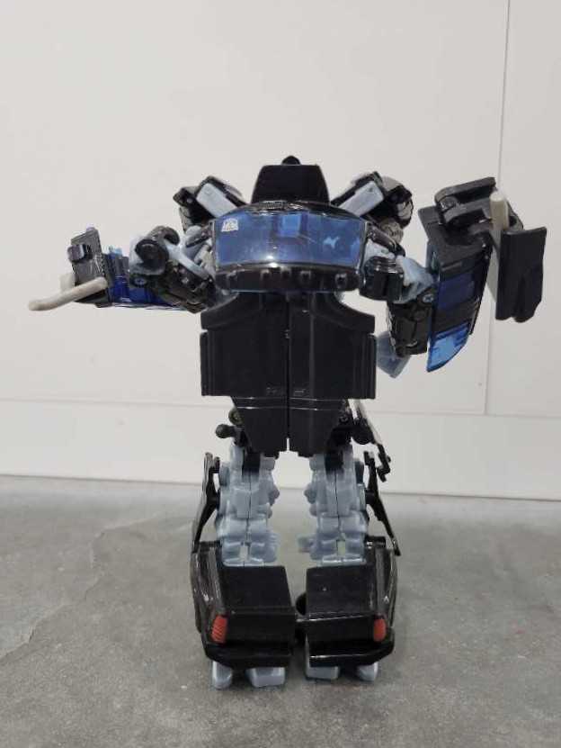 Ironhide Deluxe - Hasbro (Dark Of The Moon) action figure collectible - Main Image 4