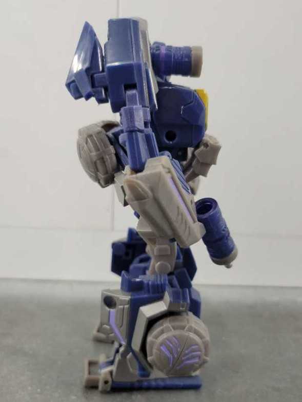Soundwave Cybertronian Robot Mode - Hasbro (Generations War For Cybertron) action figure collectible - Main Image 3