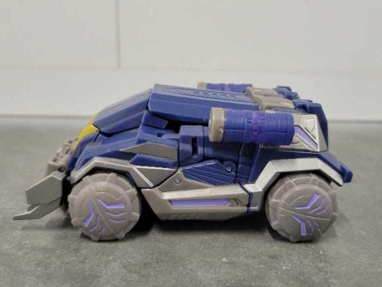 Soundwave Cybertronian Vehicle Mode - Hasbro (Generations War For Cybertron) action figure collectible - Main Image 1