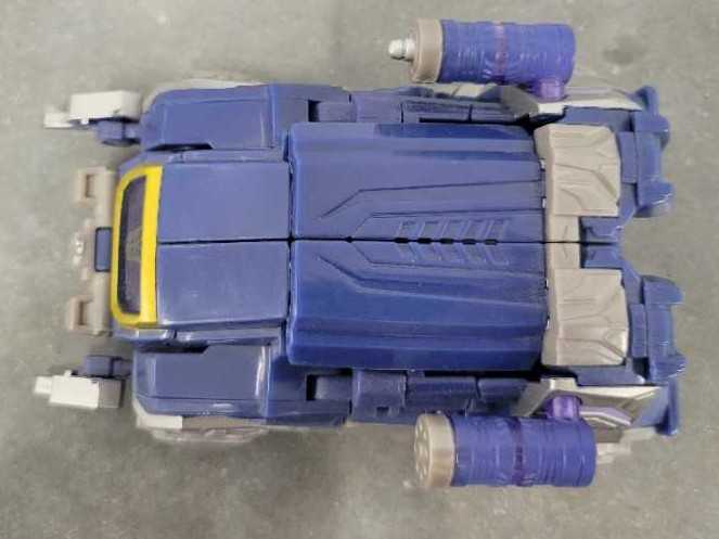 Soundwave Cybertronian Vehicle Mode - Hasbro (Generations War For Cybertron) action figure collectible - Main Image 2