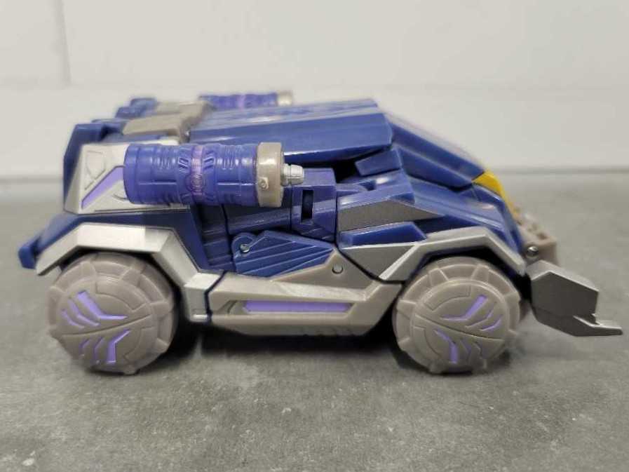 Soundwave Cybertronian Vehicle Mode - Hasbro (Generations War For Cybertron) action figure collectible - Main Image 3