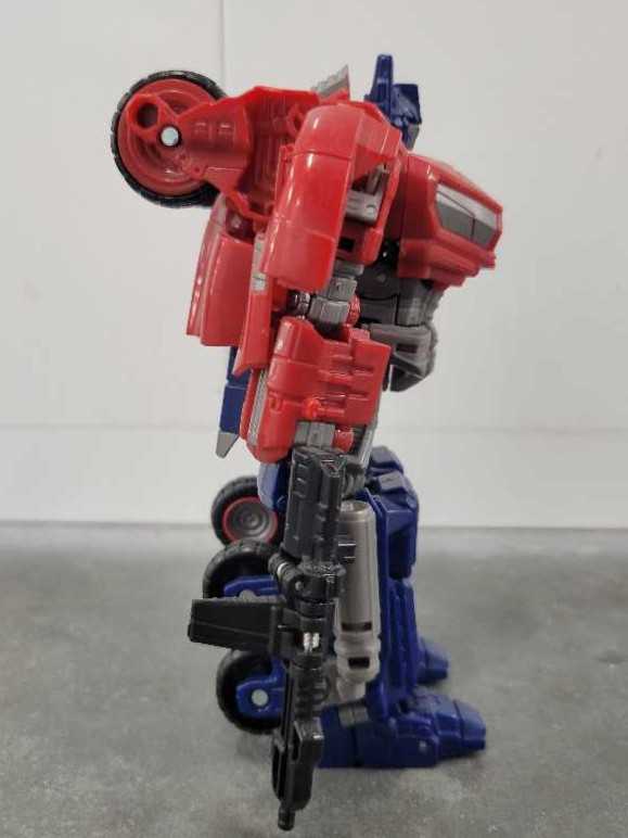 Optimus Prime Cybertronian 2nd Robot Mode - Hasbro (Generations War For Cybertron) action figure collectible - Main Image 3