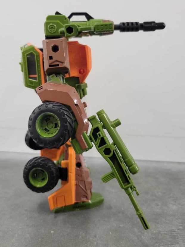 Roadbuster Robot Mode - Hasbro (Generations) action figure collectible - Main Image 3