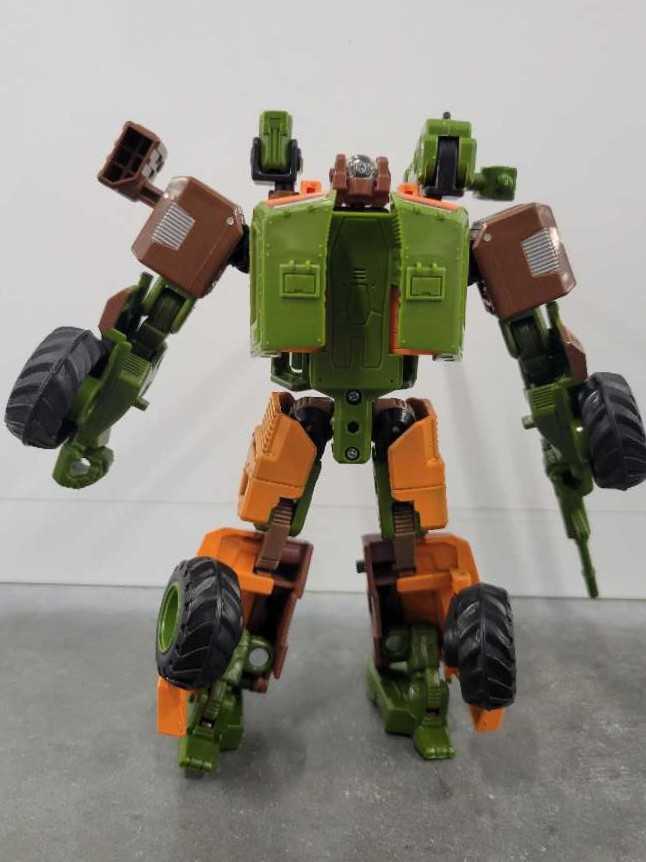 Roadbuster Robot Mode - Hasbro (Generations) action figure collectible - Main Image 4