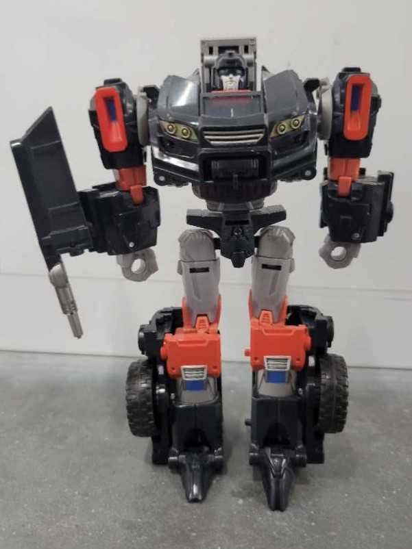 Trailcutter Robot Mode - Hasbro (Generations) action figure collectible - Main Image 2
