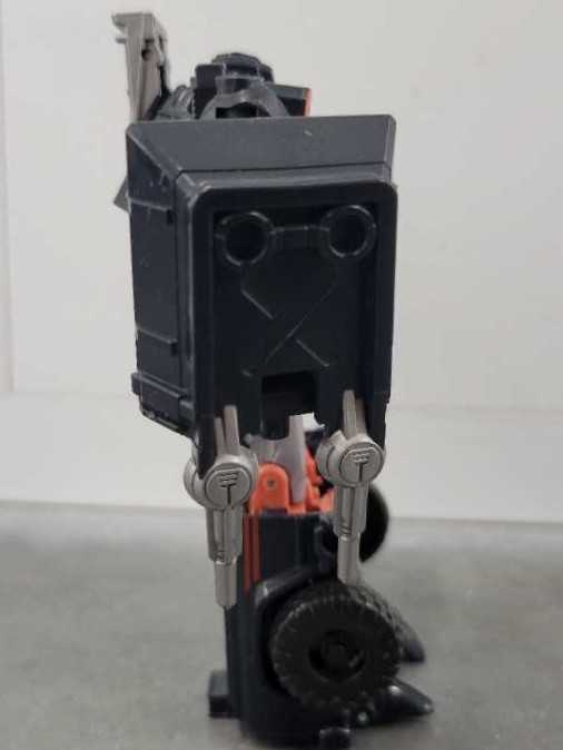 Trailcutter Robot Mode - Hasbro (Generations) action figure collectible - Main Image 3