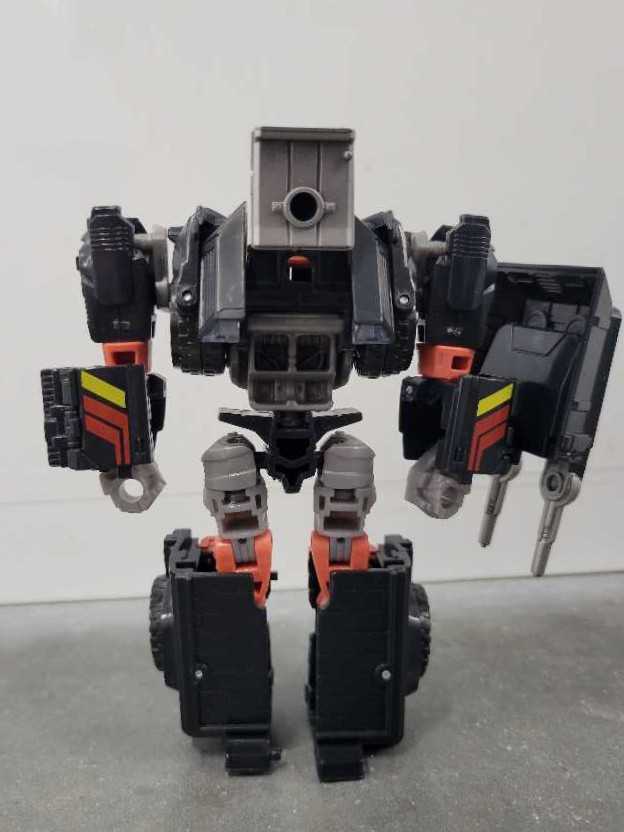Trailcutter Robot Mode - Hasbro (Generations) action figure collectible - Main Image 4