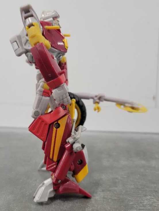Junkheap 3rd Robot Mode - Hasbro (Generations) action figure collectible - Main Image 3