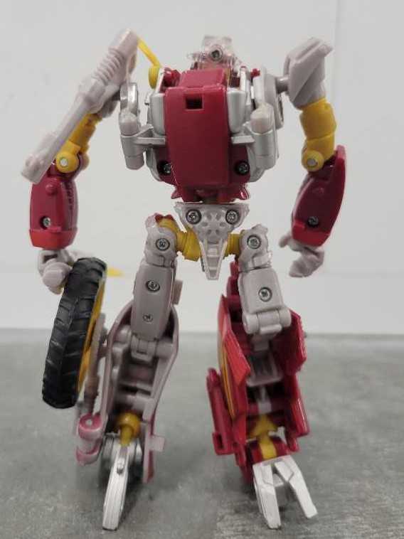 Junkheap 3rd Robot Mode - Hasbro (Generations) action figure collectible - Main Image 4