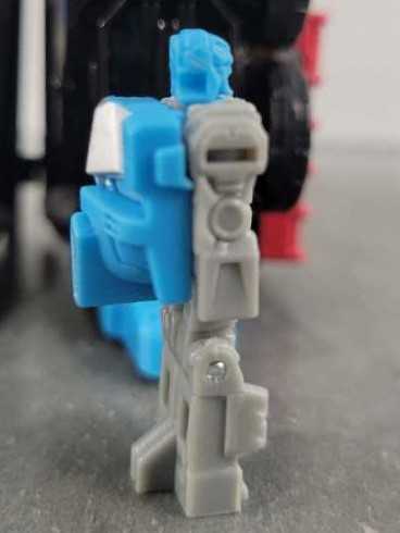 Refractor With G2 Laser Optimus Prime Chaos On Velocitron Toys"R"Us  - Hasbro (Titans Return) action figure collectible - Main Image 2