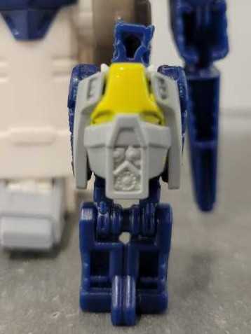 Throttle Rev With Breakaway Robot Mode - Hasbro (Titans Return) action figure collectible - Main Image 3