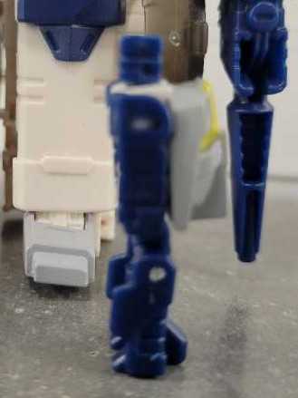 Throttle Rev With Breakaway Robot Mode - Hasbro (Titans Return) action figure collectible - Main Image 4