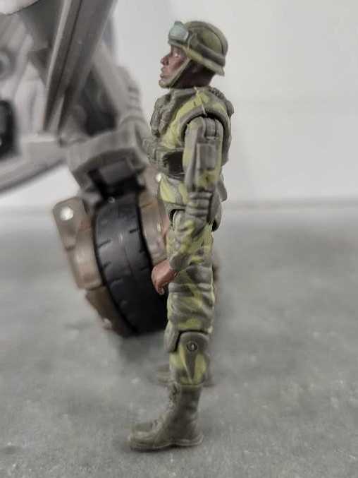 Epps, Tech Sergeant With Sideswipe Robot Mode - Hasbro (Human Alliance) action figure collectible - Main Image 4