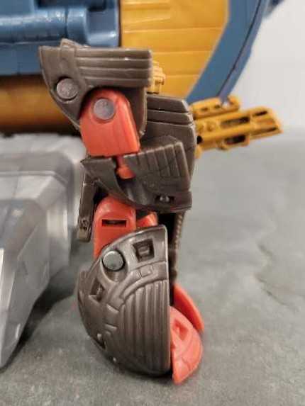 Kranix Dead End With Unicron - Hasbro (Generations) action figure collectible - Main Image 2