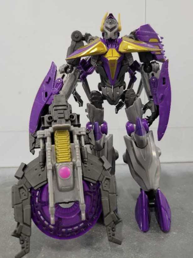 Kickback Cybertronian Robot Mode Missing Insect Leg And Shoulder Pad - Hasbro (Generations War For Cybertron) action figure collectible - Main Image 2