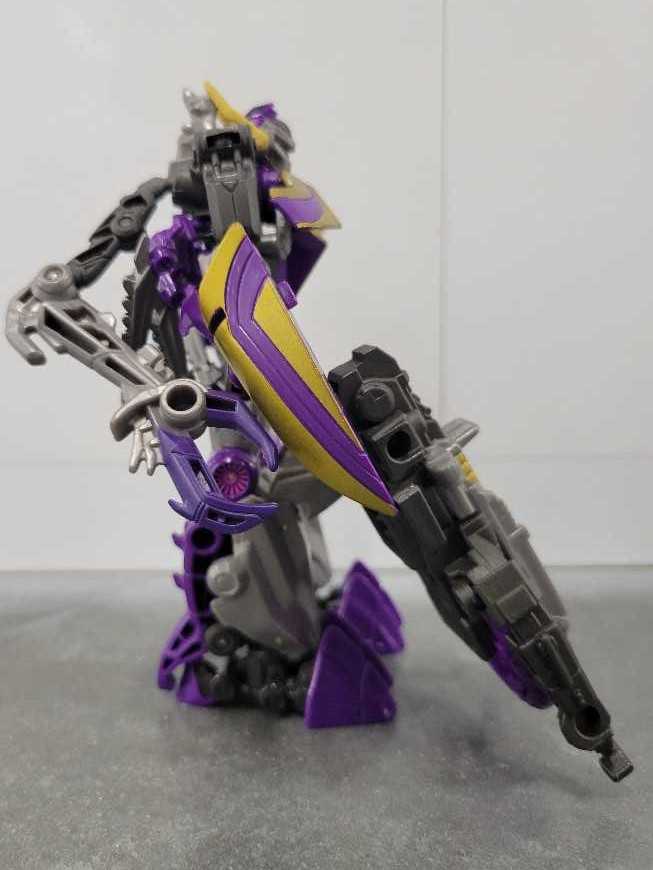 Kickback Cybertronian Robot Mode Missing Insect Leg And Shoulder Pad - Hasbro (Generations War For Cybertron) action figure collectible - Main Image 3