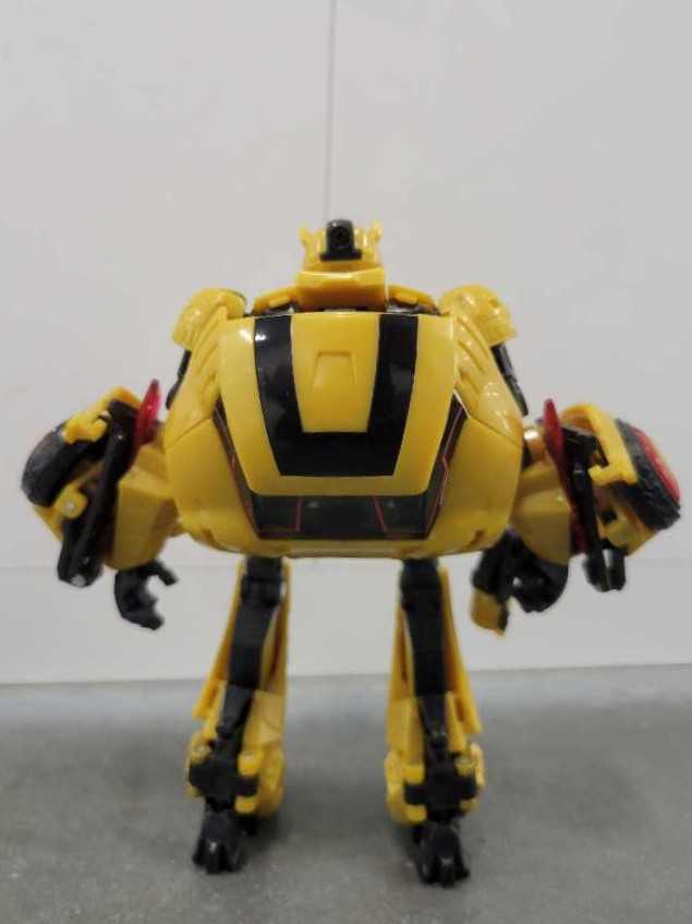 Bumblebee Cybertronian 2nd Robot Mode - Hasbro (Generations War For Cybertron) action figure collectible - Main Image 4