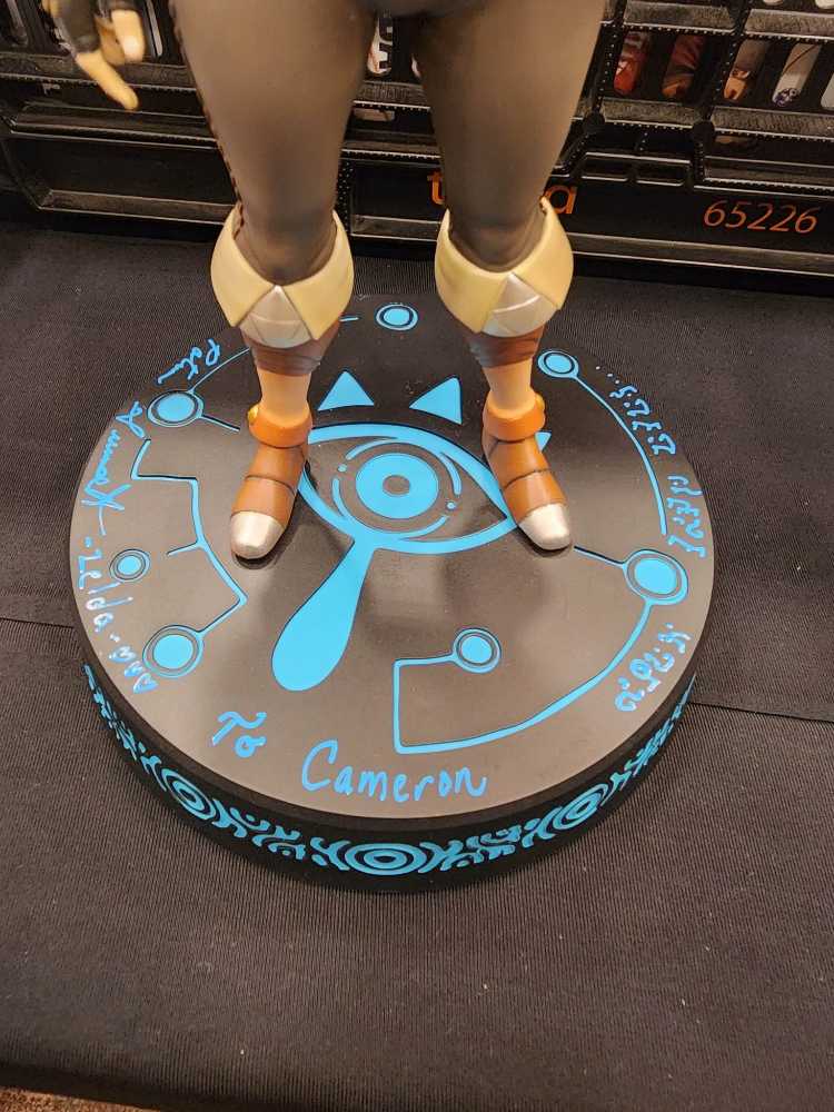 Zelda Pvc Exclusive (Signed) - First 4 Figures action figure collectible - Main Image 2