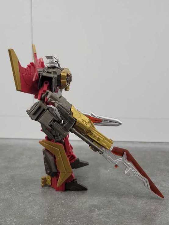 Air Raid Robot Mode - Hasbro (Generations War For Cybertron) action figure collectible - Main Image 3