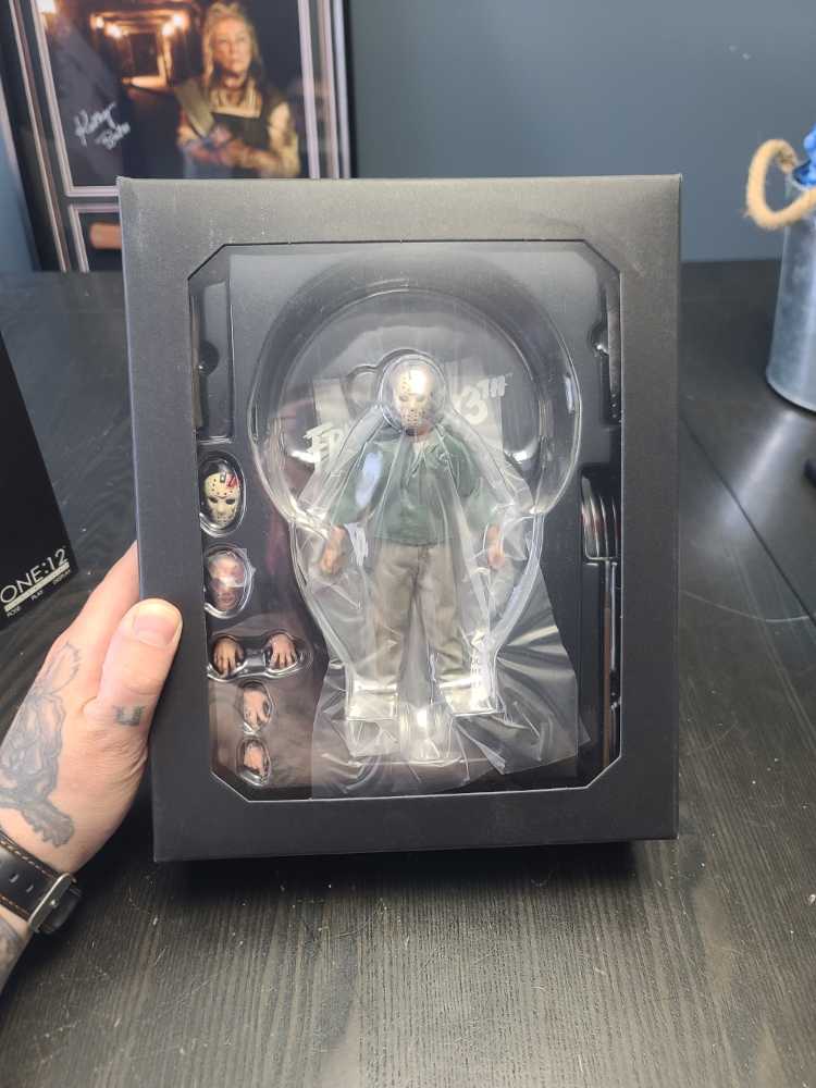 Mezco One:12 Friday The 13th Jason Voorhees  - Mezco (Horror) action figure collectible - Main Image 2