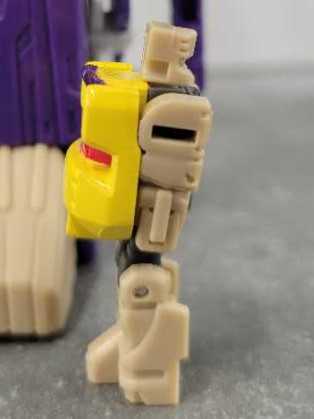 Hazard With Blitzwing Robot Mode - Hasbro (Titans Return) action figure collectible - Main Image 2