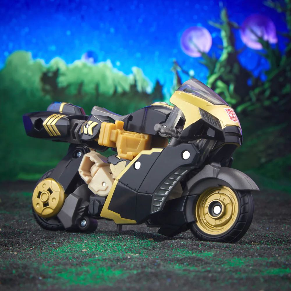 Legacy Evolution Deluxe Class Animated Prowl - Hasbro (Transformers) action figure collectible - Main Image 3