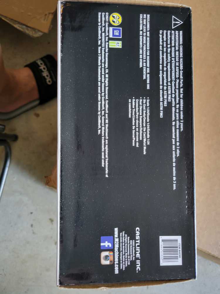 *M2 Machines Chevrolet Apache Cameo 10 Square Body Truck R86 21-10 In Box New!  action figure collectible [Barcode 5277468016026] - Main Image 2