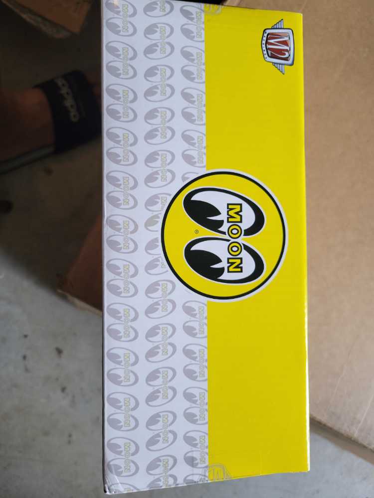 *M2 Machines Chevrolet Apache Cameo 10 Square Body Truck R86 21-10 In Box New!  action figure collectible [Barcode 5277468016026] - Main Image 3