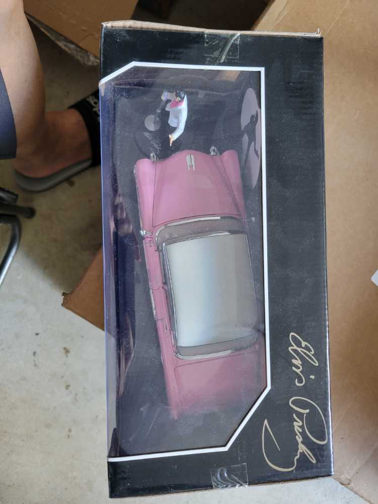 Jada Toys Cadillac Fleetwood W Elvis Figure Pink  action figure collectible [Barcode 801310310076] - Main Image 4