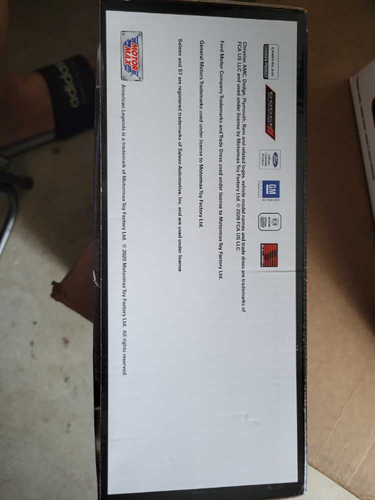 Motor Max American Legends 1:27 Scale 2019 Ram 1500 Crew Cab Laramie  - Motor Max action figure collectible [Barcode 661732793570] - Main Image 2