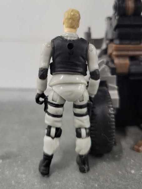 Captain Lennox With Jazz Robot Mode - Hasbro (Human Alliance) action figure collectible - Main Image 3