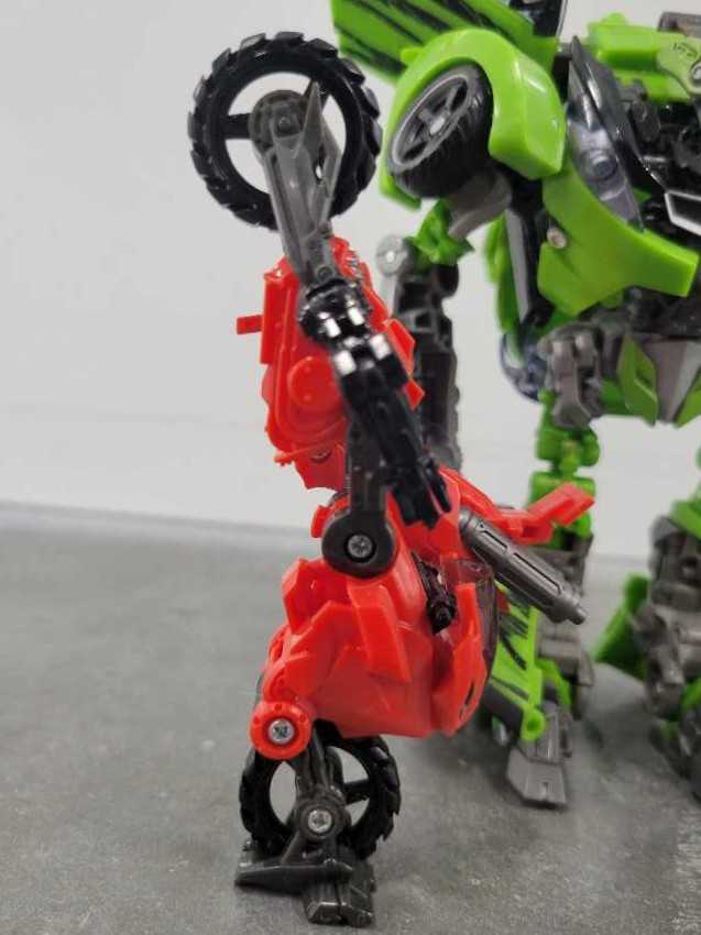 Arcee With Mikaela And Skids Robot Mode - Hasbro (Human Alliance) action figure collectible - Main Image 2