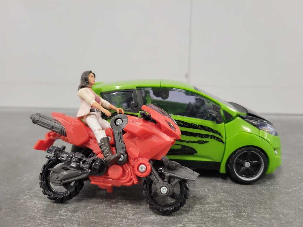 Skids With Arcee And Mikaela Vehicle Mode  - Hasbro (Human Alliance) action figure collectible - Main Image 3