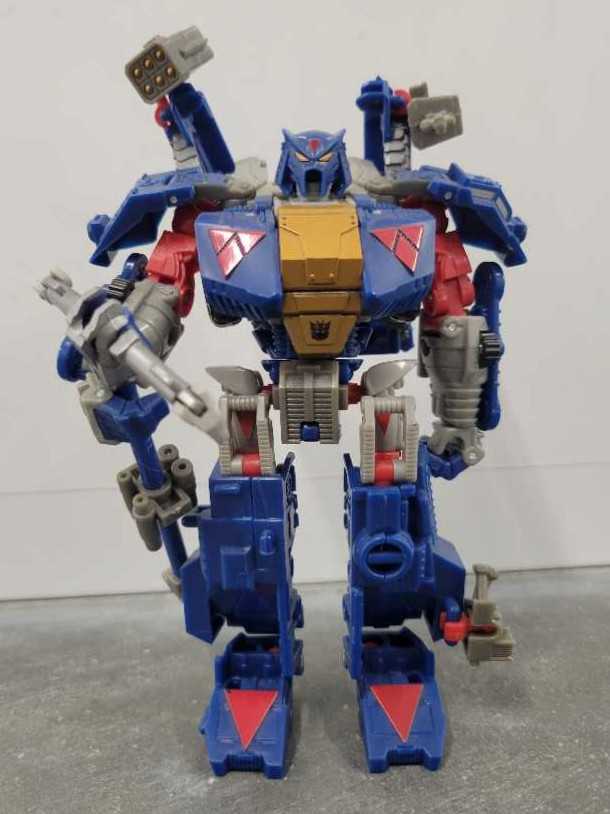 Darkmount Robot Mode - Hasbro (Generations) action figure collectible - Main Image 2