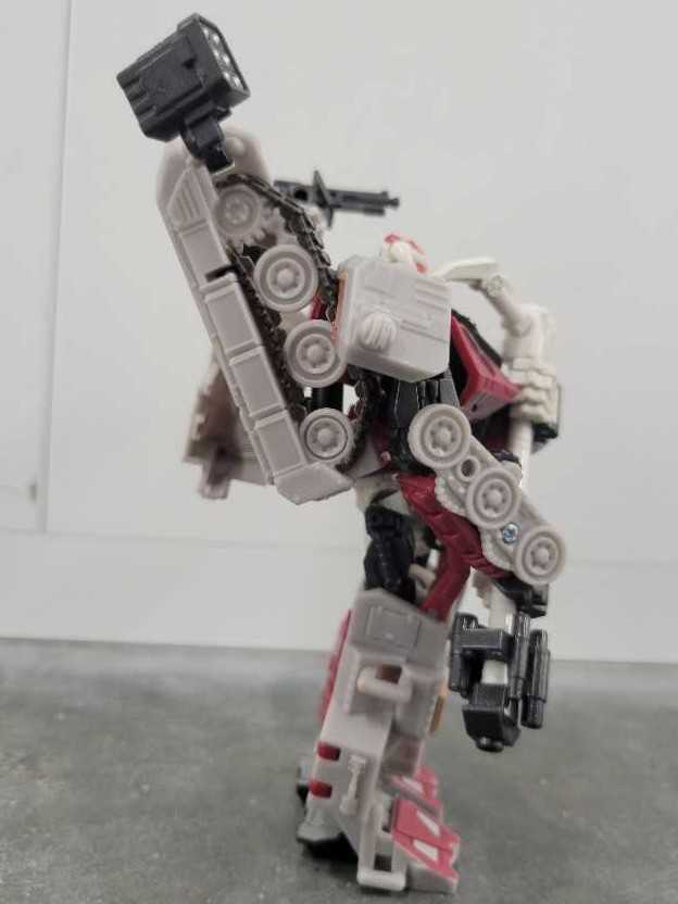 Skullgrin Robot Mode - Hasbro (Generations) action figure collectible - Main Image 3