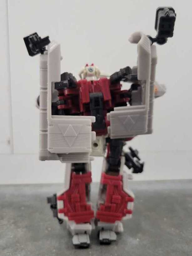 Skullgrin Robot Mode - Hasbro (Generations) action figure collectible - Main Image 4