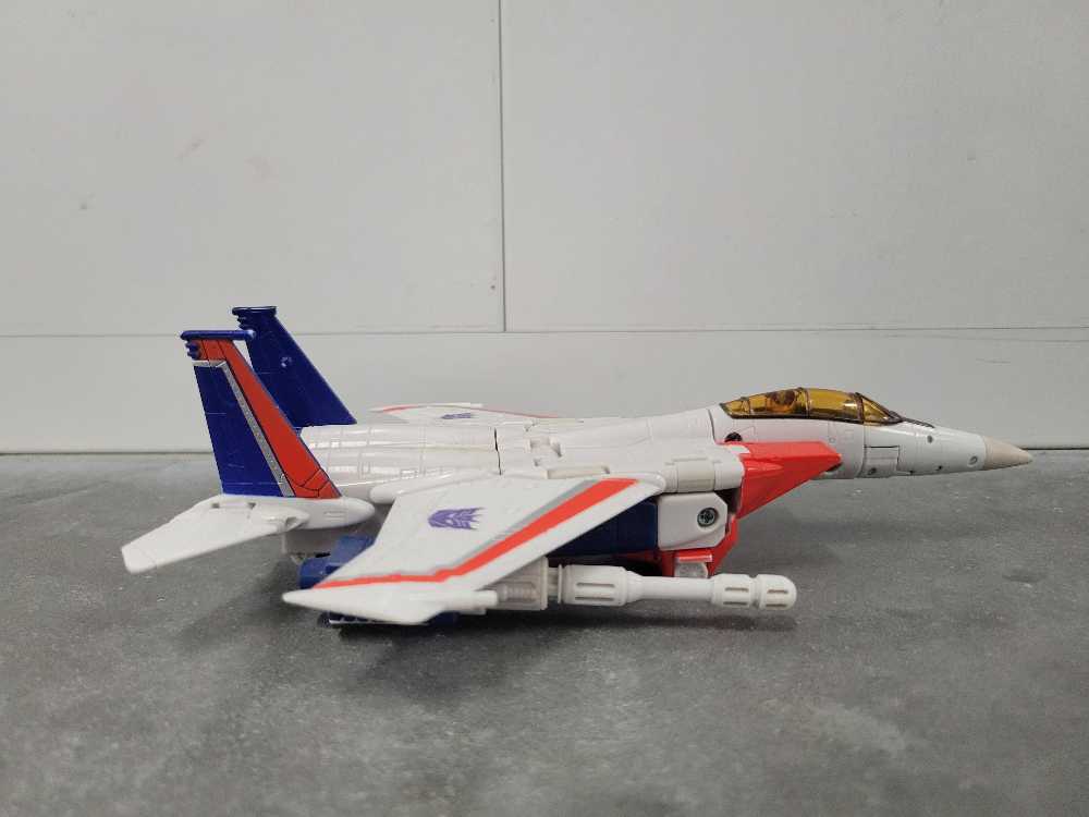 Starscream 3rd Vehicle Mode  - Hasbro (Universe 2.0) action figure collectible - Main Image 3