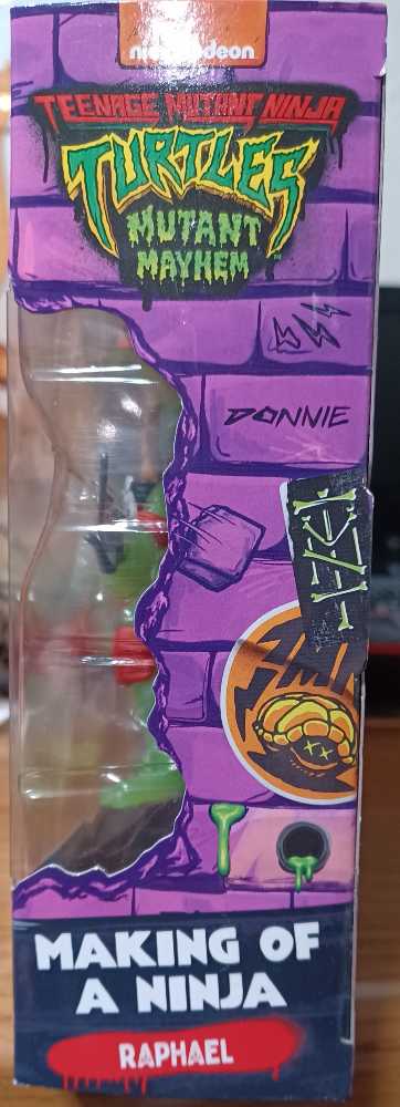 TMNT - Making Of A Ninja: Raphael - Playmates (Teenage Mutant Ninja Turtles) action figure collectible [Barcode 043377835844] - Main Image 3