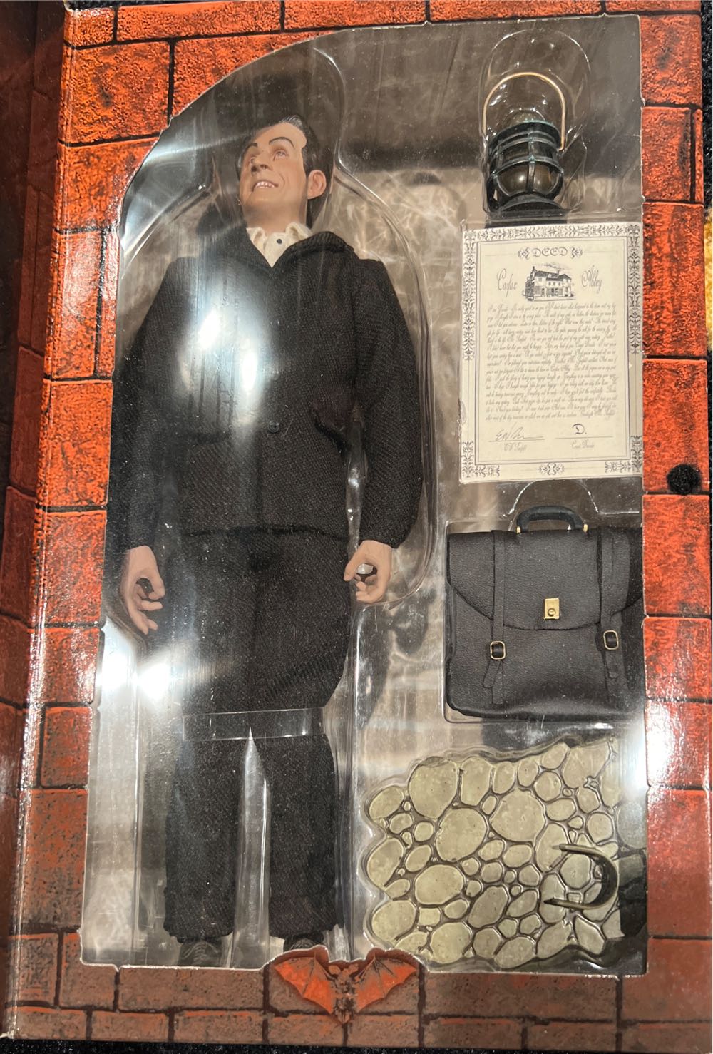 Renfield-Dracula-Sideshow Collectibles - Sideshow Toy action figure collectible [Barcode 747720180512] - Main Image 2