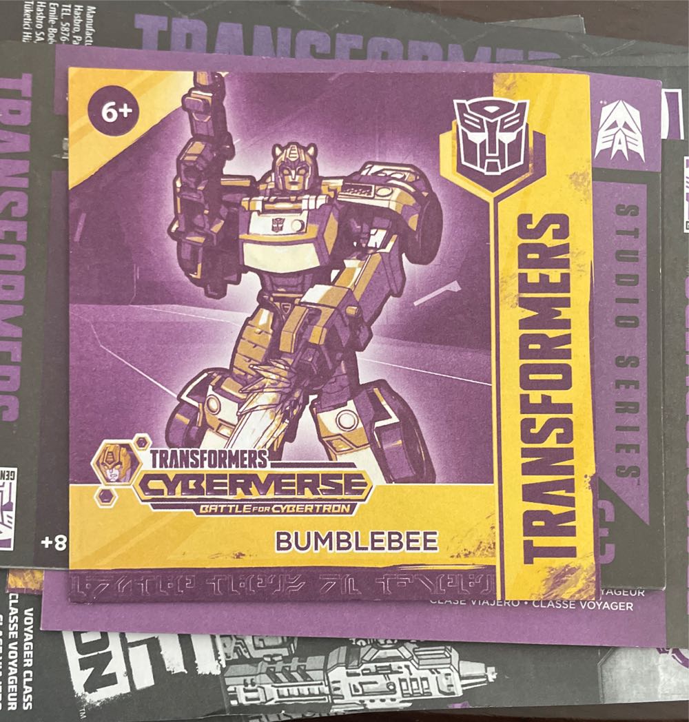 Transformers Cyberverse Battle For Cybertron: Bumblebee - Hasbro action figure collectible - Main Image 2