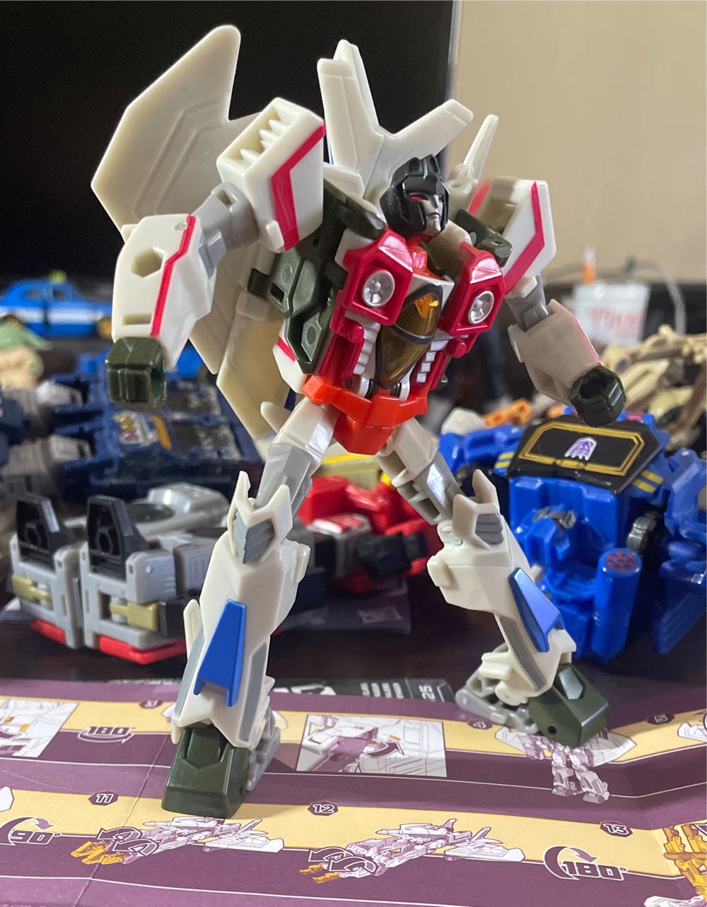 Starscream Cyberverse - Hasbro action figure collectible - Main Image 3