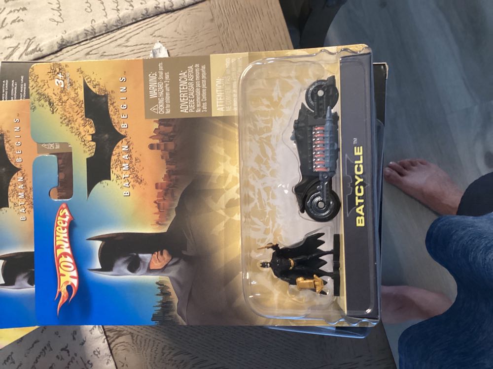 Hotwheels Batcycle Batman Begins  action figure collectible - Main Image 2