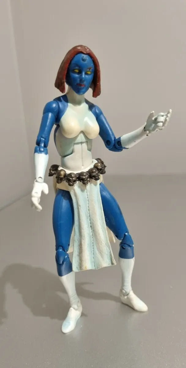 Marvel- Mystique Legends  action figure collectible - Main Image 1
