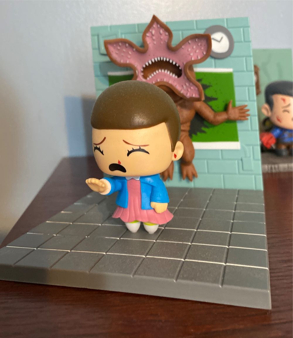 Stranger Things Stand - Loot Crate action figure collectible - Main Image 2