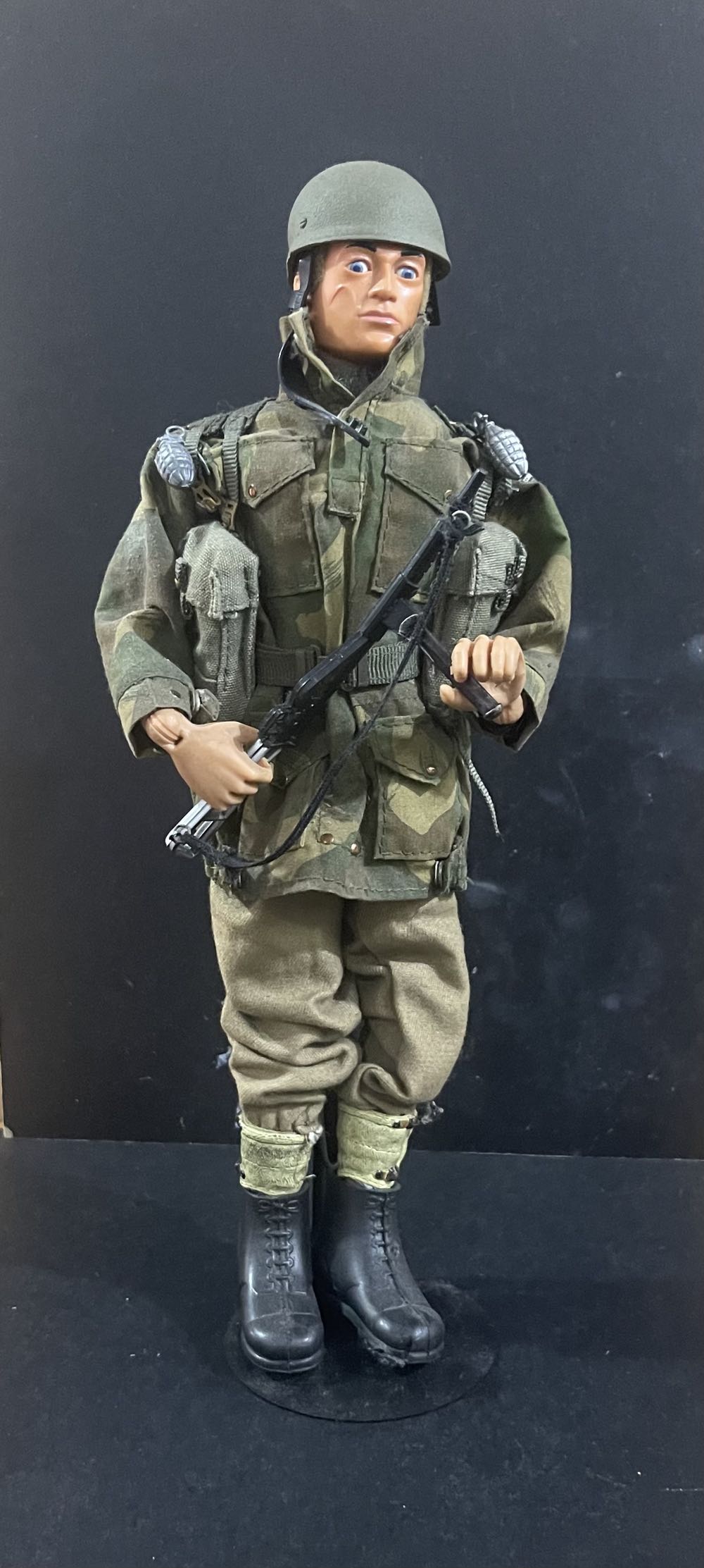 Action Man - British Paratrooper - Palitoy/Hasbro (A Bridge Too Far) action figure collectible - Main Image 2