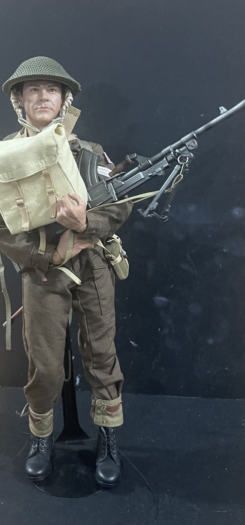 Custom DIY - WWII Normandy British Commando Private Flanagan - Dragon Models Ltd. (WWII Normandy 1945) action figure collectible - Main Image 2